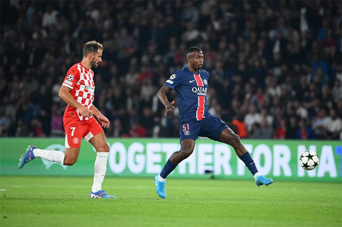 William Pacho là phát hiện mới của PSG mùa này