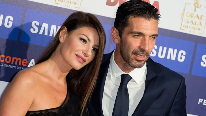 Buffon và Ilaria bị hàng xóm công kích dữ dội