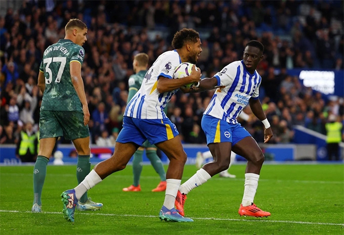 Brighton ghi 3 bàn chỉ trong 18 phút để hoàn tất màn ngược dòng trước Tottenham