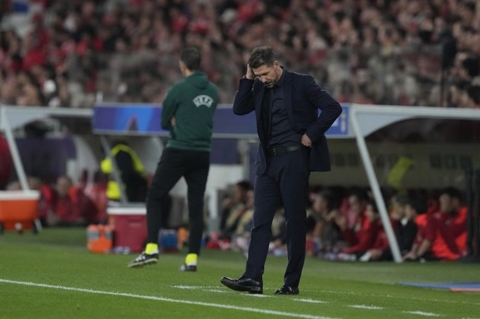 HLV Diego Simeone thất vọng với trận thua 0-4 của Atletico trước chủ nhà Benfica