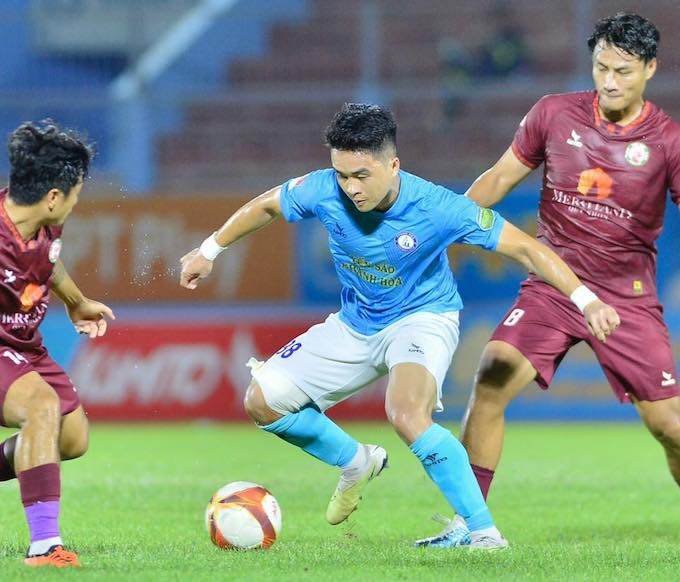 Trận đấu giữa Khánh Hòa với Bình Định khi còn ở V.League. Ảnh: Phan Tùng