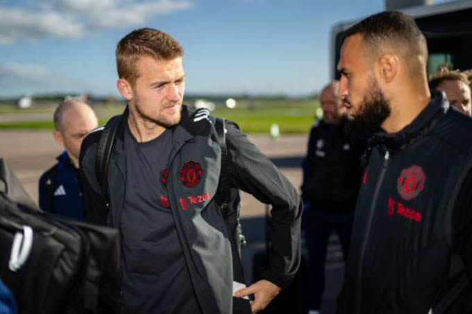 Bộ đôi Matthijs de Ligt và Noussair Mazraoui đã không hoàn thành tốt nhiệm vụ phòng ngự trước Gà trống. Trước 1 đối thủ dưới cơ như Porto, cả 2 cần nắm bắt tốt thời cơ để lấy lại sự tin tin và mang tới niềm vui cho CĐV